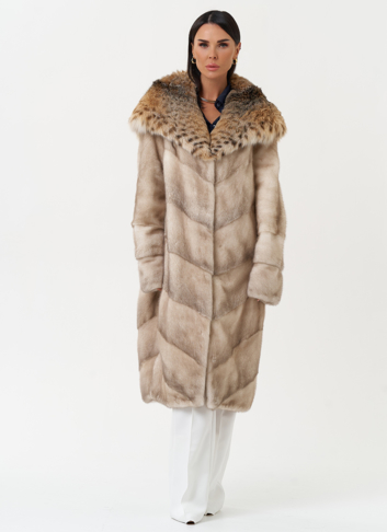 Женская шуба из меха норки с капюшоном из меха рыси