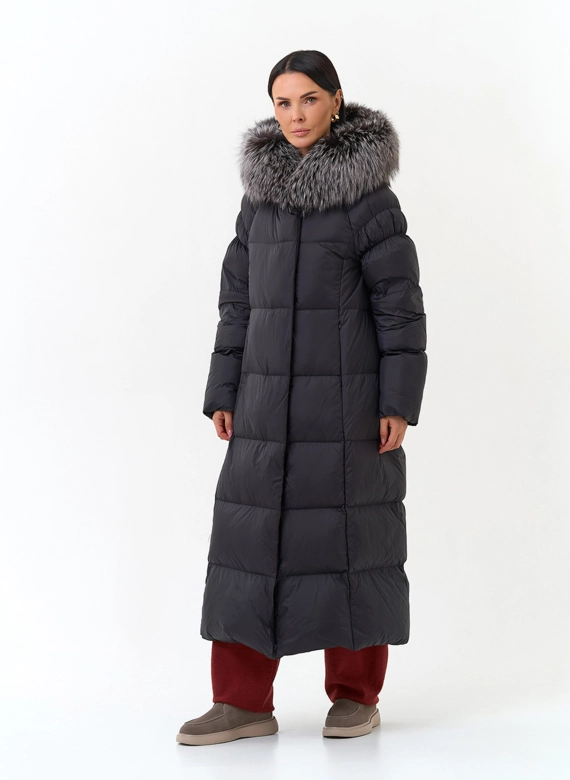 Женский пуховик с мехом чернобурой лисы на капюшоне фото
