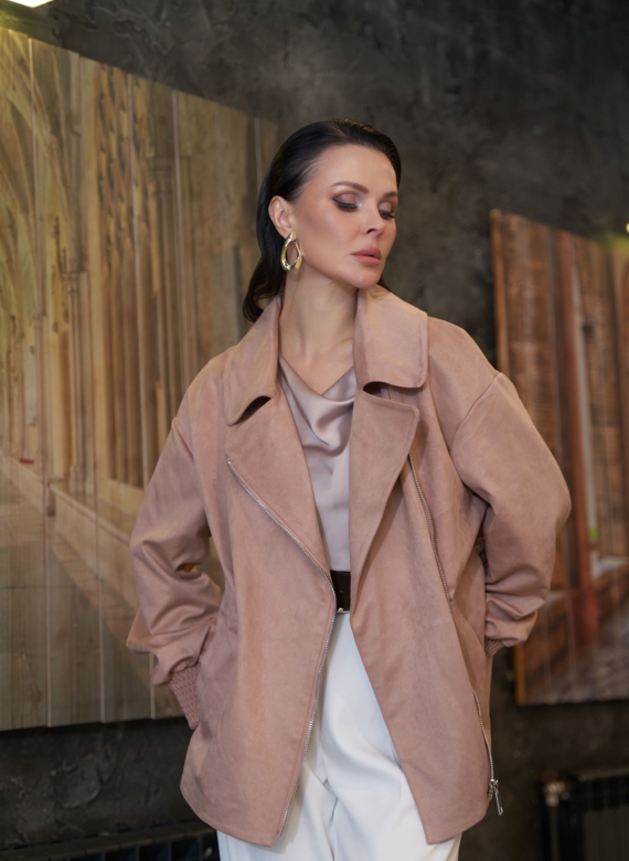 Женская куртка из эко замши с поясом