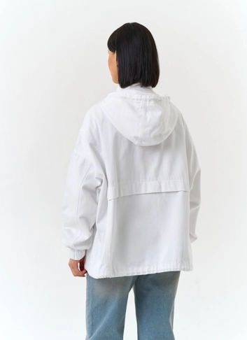 Женская джинсовая куртка с капюшоном