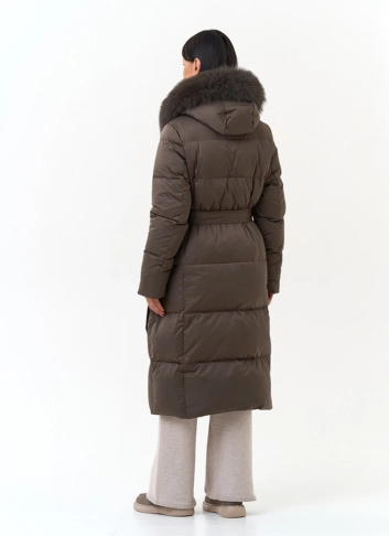 Женский пуховик с мехом песца на капюшоне фото