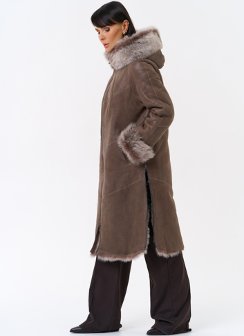 Женская натуральная дубленка с капюшоном