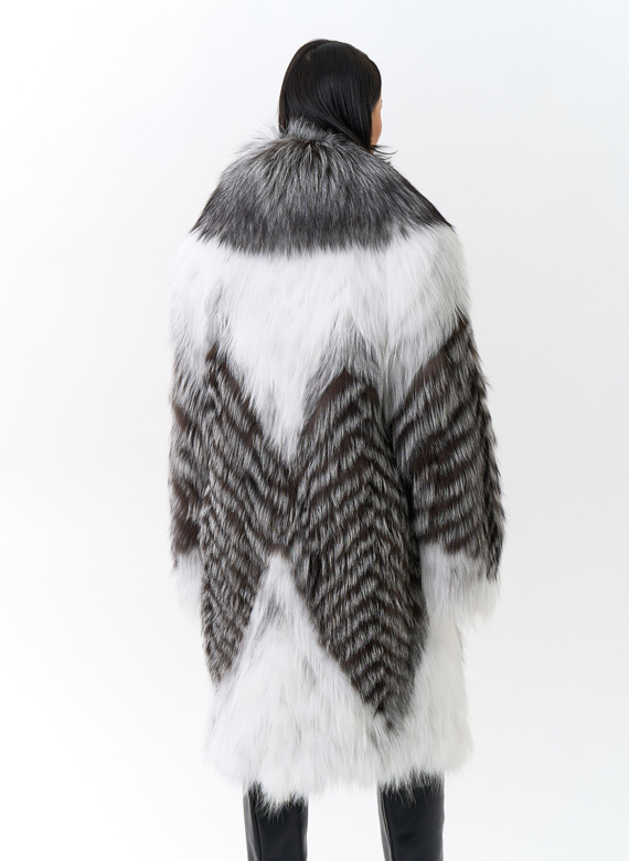 Шуба из меха чернобурой лисы