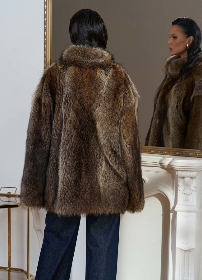 Шуба из меха канадского енота модель № 28886 в кредит