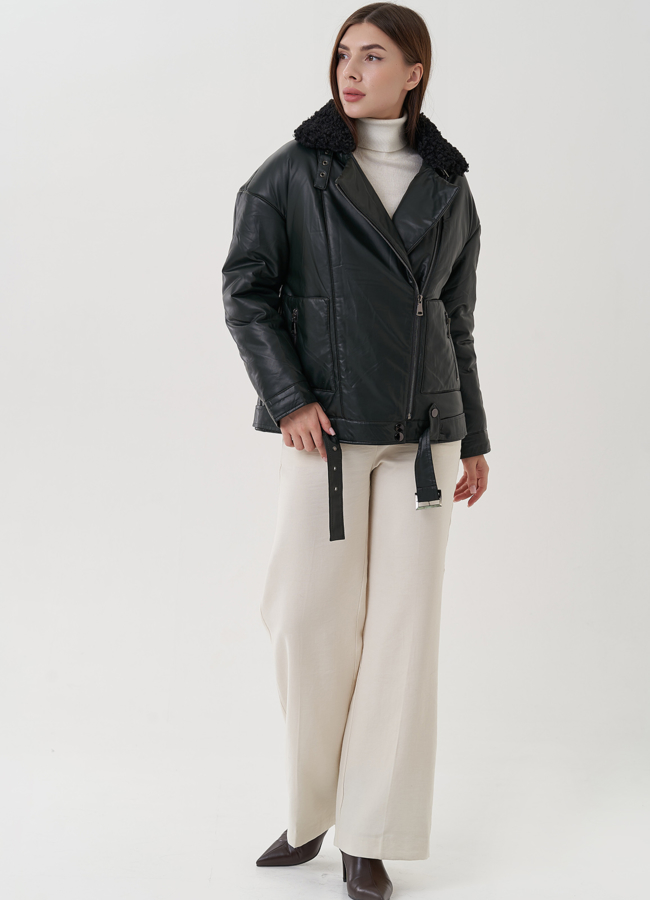 Косуха утепленная из экокожи с отделкой из экомеха модель № 25343 в рассрочку