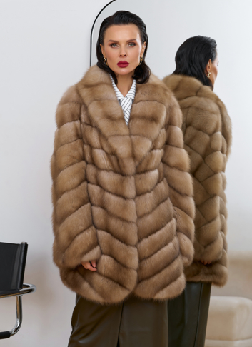 Женская шуба из куницы с воротником шаль