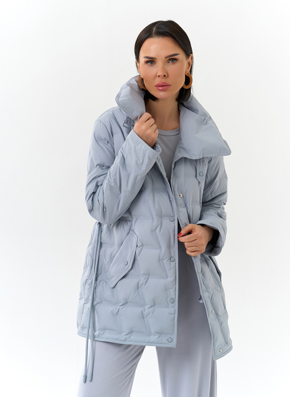 Женская куртка с декоративным поясом