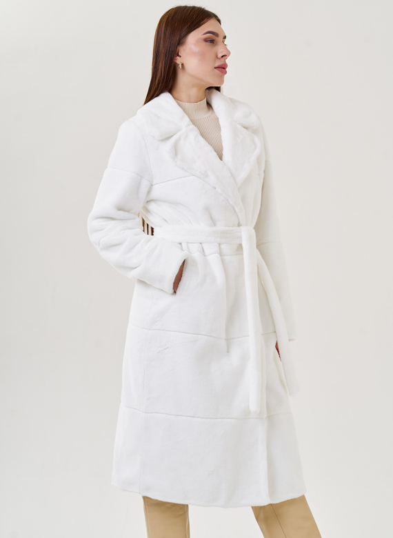 Белое пальто из эко меха