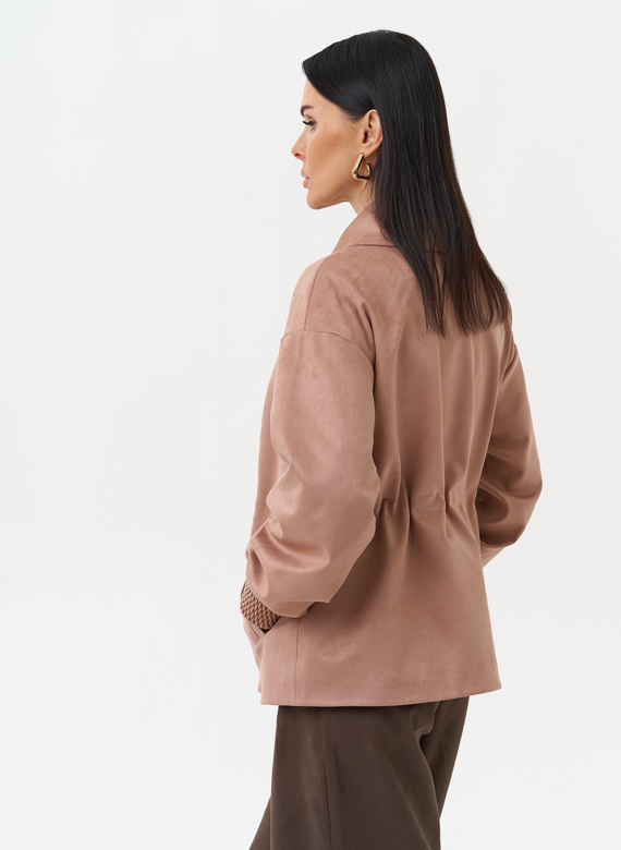 Женская куртка из эко замши с поясом