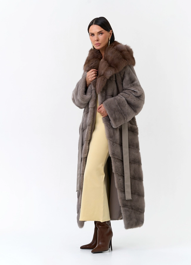 Длинная шуба из меха норки с капюшоном из меха куницы модель № 29252 универмаг малина