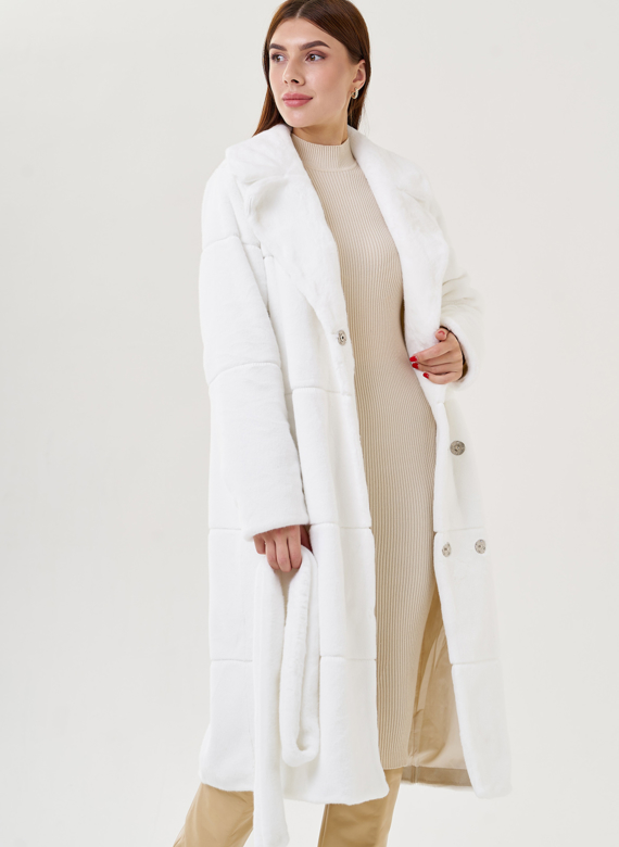 Белое пальто из эко меха