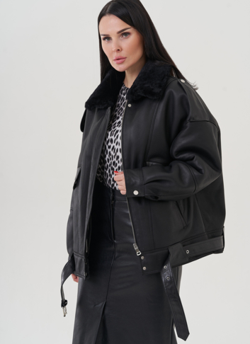 Женская дубленка черного цвета 