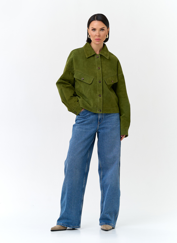 Женская куртка из натуральной замши зеленого цвета