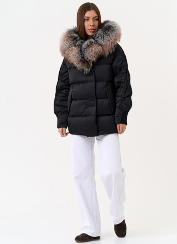 Женский пуховик с капюшоном из меха блюфрост