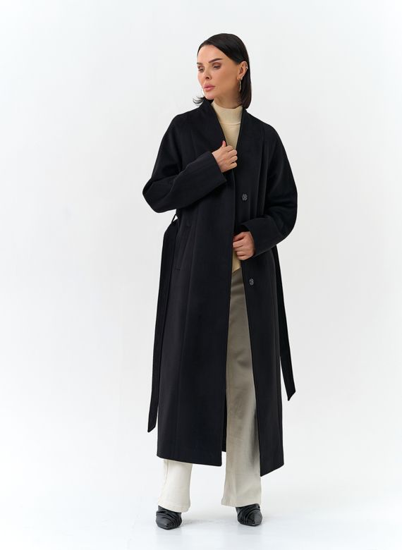 Женское пальто черного цвета с поясом