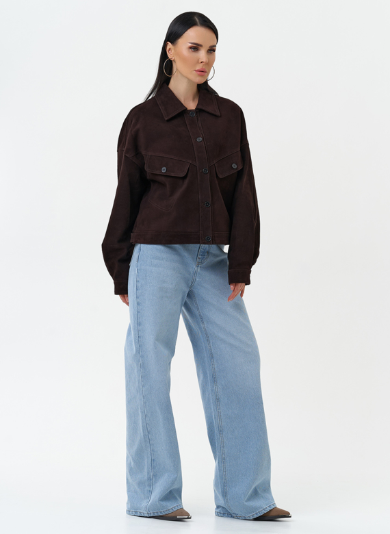 Женская куртка из натуральной замши коричневого цвета