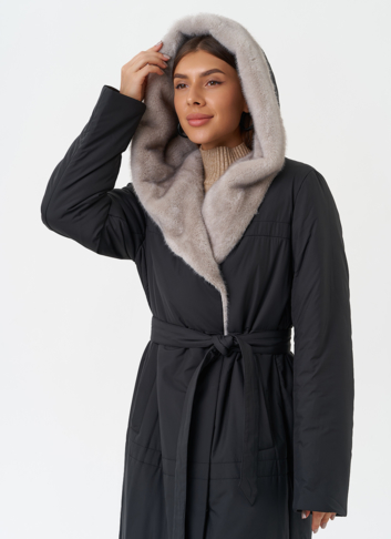 Пуховик с капюшоном из эко меха