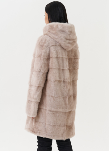 Светлая норковая шуба с капюшоном