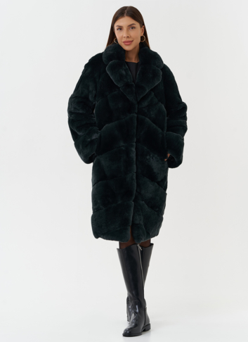 Шуба из меха кролика зеленого цвета