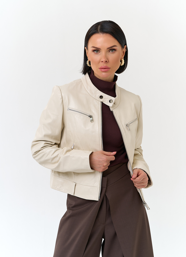 Белая куртка из натуральной кожи модель № 32729 меха малина