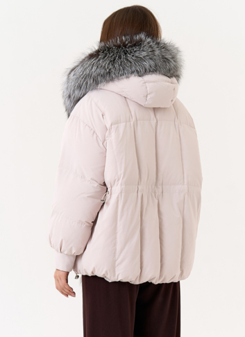 Женский пуховик с отделкой из меха чернобурки