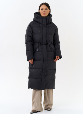 Женский пуховик черного цвета с капюшоном