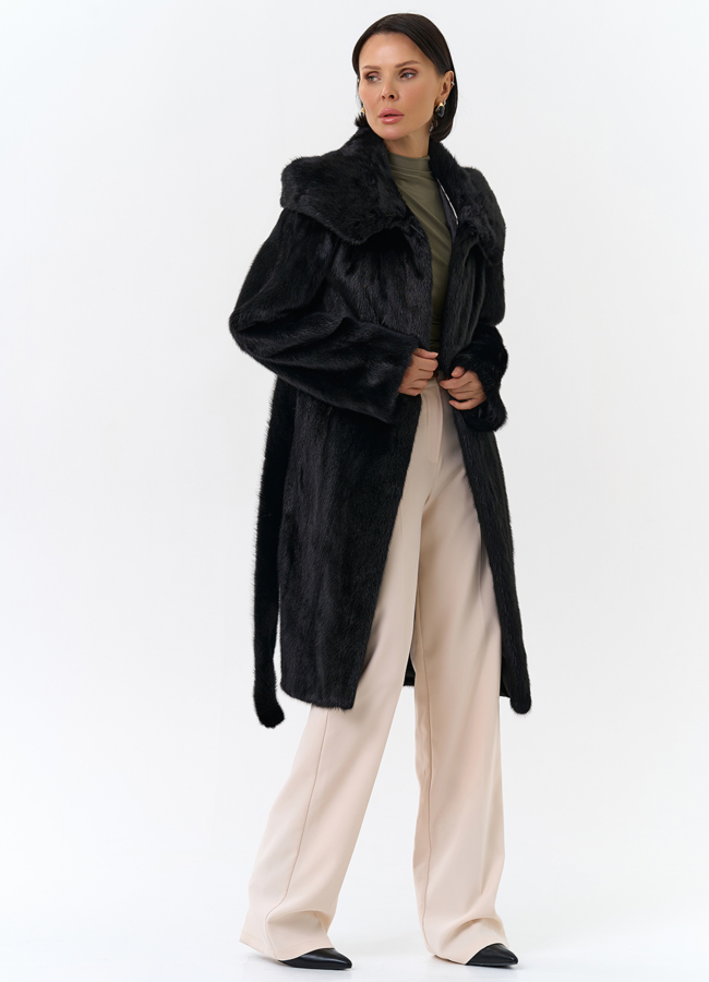 Шуба из норки черного цвета с капюшоном  модель № 26287 универмаг малина