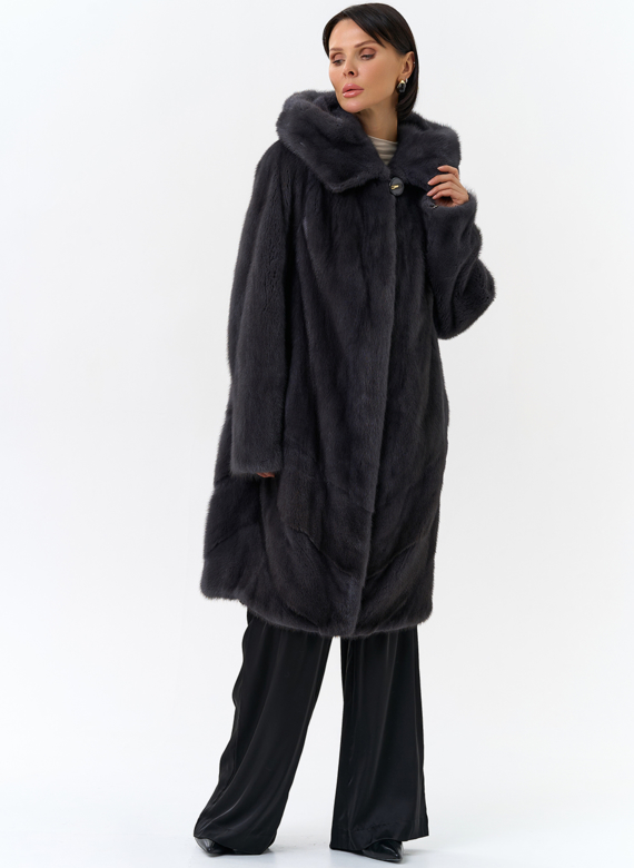 Женская шуба в сером цвете