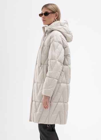 Женский светлый пуховик с капюшоном