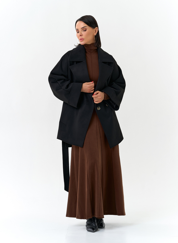 Женское укороченное пальто черного цвета