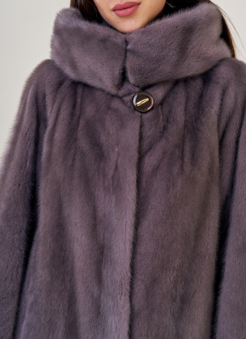 Шуба фиолетового цвета из норки