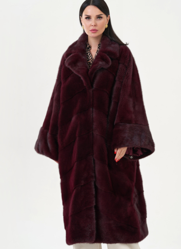 Шуба из меха норки бордового цвета