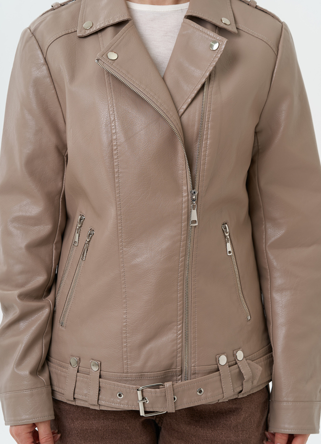 Куртка косуха из эко кожи бежевого цвета модель № 30380 универмаг малина