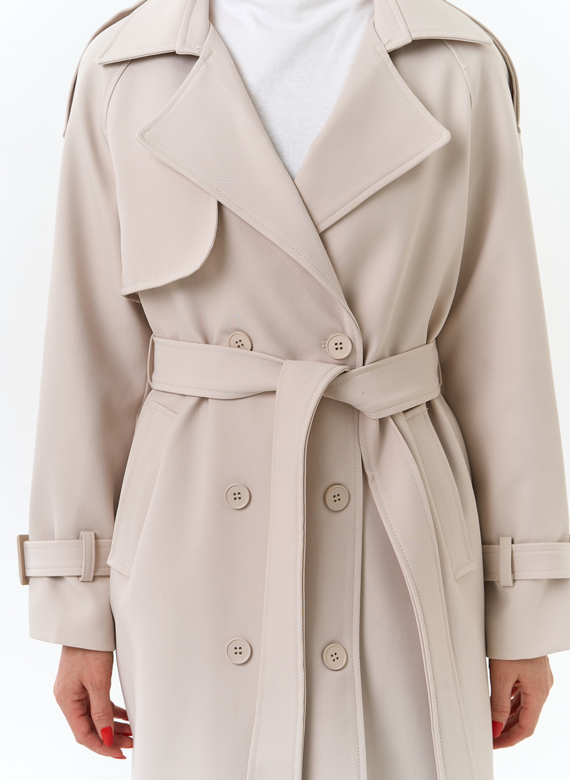 Женский светлый плащ