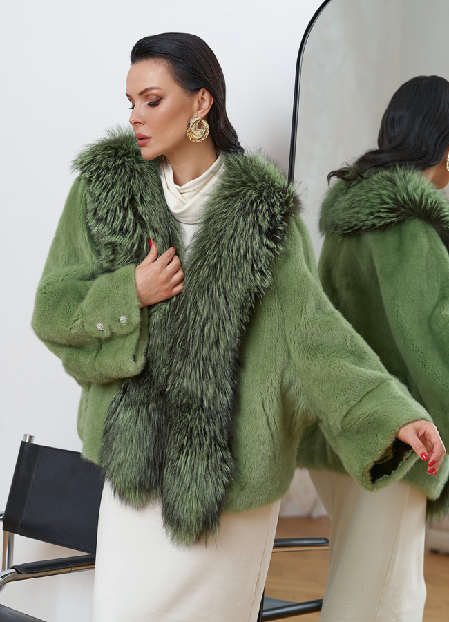 Короткая шуба из норки с мехом из чернобурки модель № 81025 универмаг малина