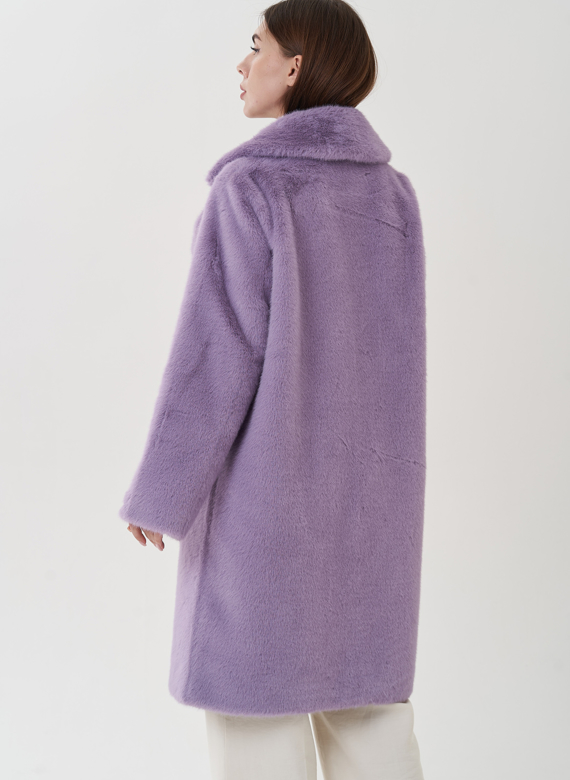 Женского пальто из эко меха на пуговицах