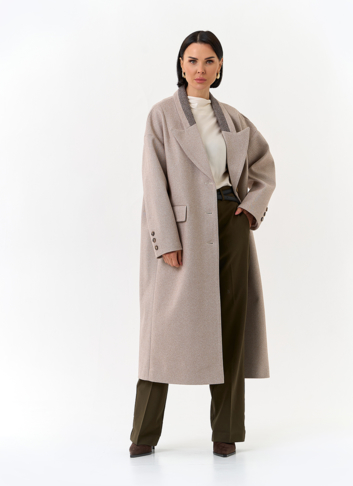 Женское пальто с акцентным воротником